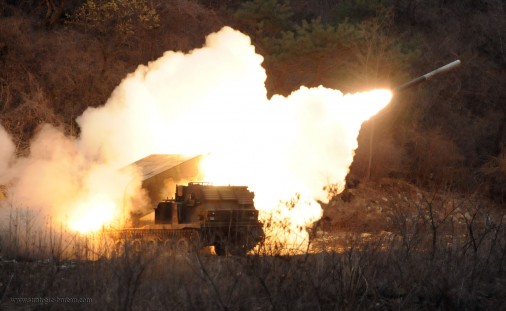 M270-MLRS-lrm-USA-002-tir