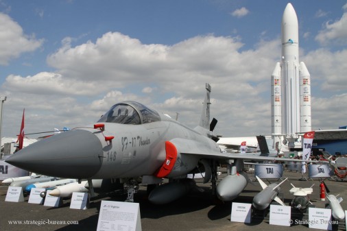 JF-17_Bourget2015 A001