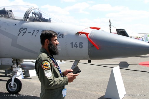 JF-17_Bourget2015 A003