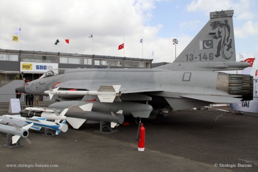 JF-17_Bourget2015 A005