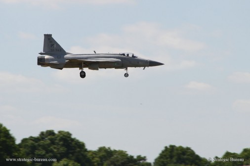 JF-17_Bourget2015 A010