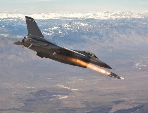 F-16 fires Maverick_001