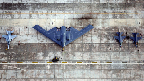 B-2_Spirit_Bombardier_USA_011_F-18_F-16