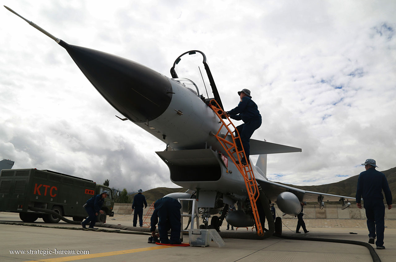 Source Chine J-10/F-10 Aviation Avion Militaire Modèle avec Train  D'atterrissage on m.alibaba.com