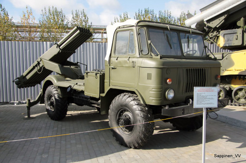 BM-21V_Grad-V_lrm_Russie_001