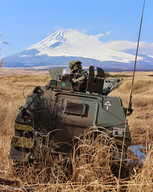 Komatsu_LAV_vbc_8x8_006