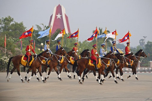 Myanmar-Defile-002