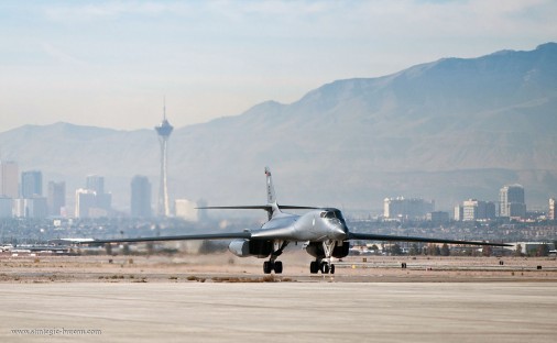 B-1B_bombardier_USA_002