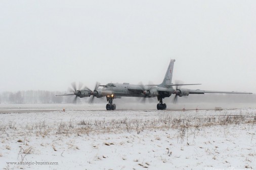 Tu-95_bombardier_Russie_A103_hiver