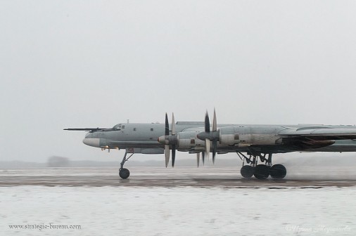 Tu-95_bombardier_Russie_A105_hiver