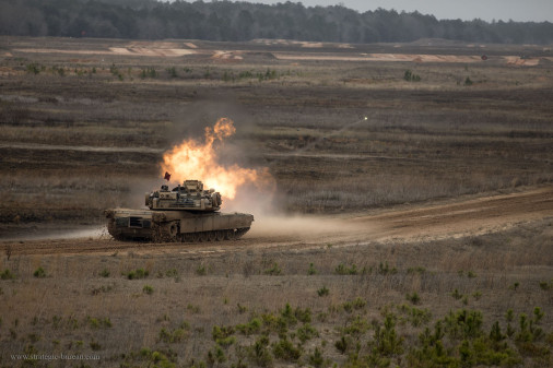 M1A1_Abrams_char_USA_A302_tir