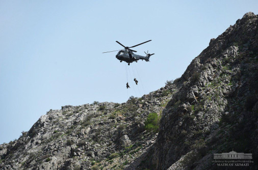 Ouzbekistan_Army_A104