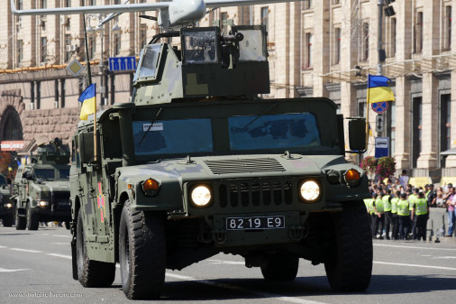 Defilé_Ukraine-2018_009_HMMWV_drone