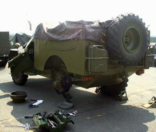 BTR-40_4x4_URSS_Russie_005