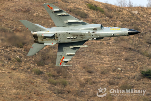 JH-7_bombardier_Chine_004