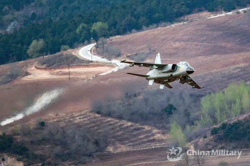 JH-7_bombardier_Chine_008