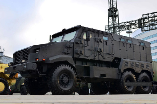 MRAP_Zashtchitnik_Bielorusse_A102