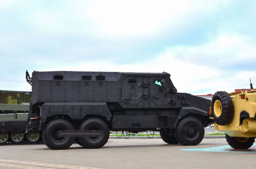 MRAP_Zashtchitnik_Bielorusse_A103