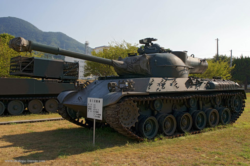 Type-61_char_Japon_001_Type-75