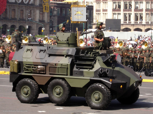 VCR_Panhard_6x6_France_004