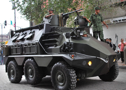 VCR_Panhard_6x6_France_005