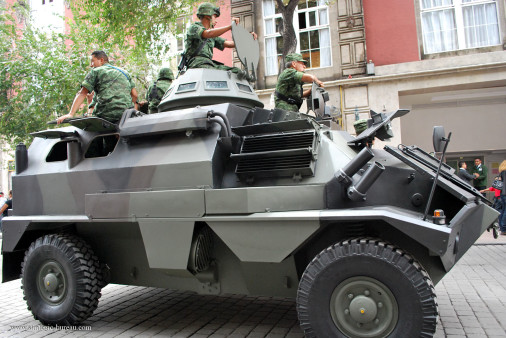 VCR_Panhard_6x6_France_006_4x4