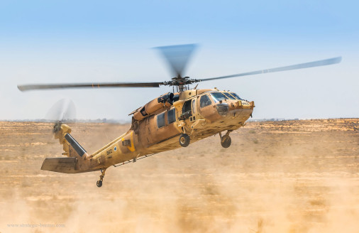 Israel_helicoptere_A101_UH-60_Yanshuf