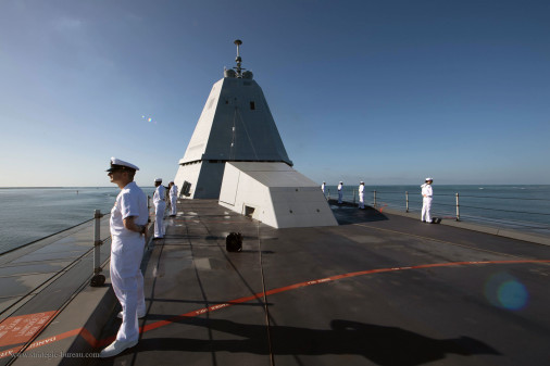 DDG-100_Zumwalt_destroyer_USA_A402