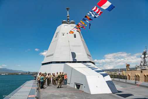 DDG-100_Zumwalt_destroyer_USA_A403