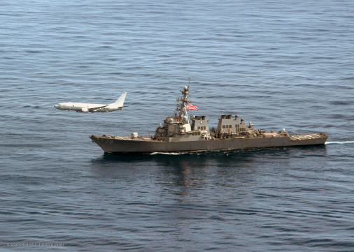 P-8A_Poseidon_survole_USS_Donald_Cook_A102