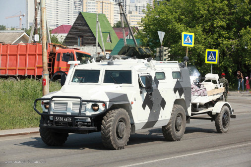 Tigr_8x8_camouflage_arctique_A105