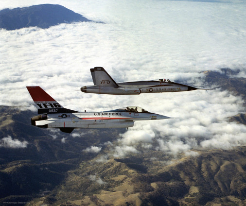 YF-16_YF-17_Cobra_chasseur_USA_003