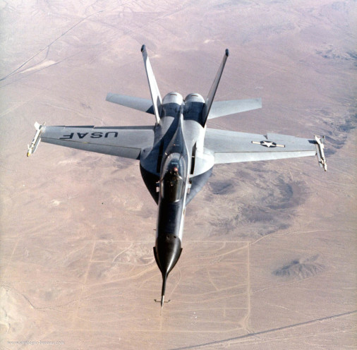 YF-17_Cobra_chasseur_USA_002