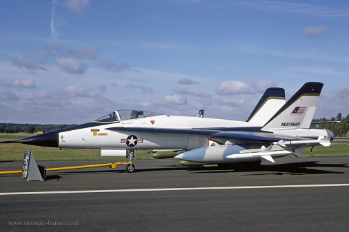 YF-17_Cobra_chasseur_USA_004