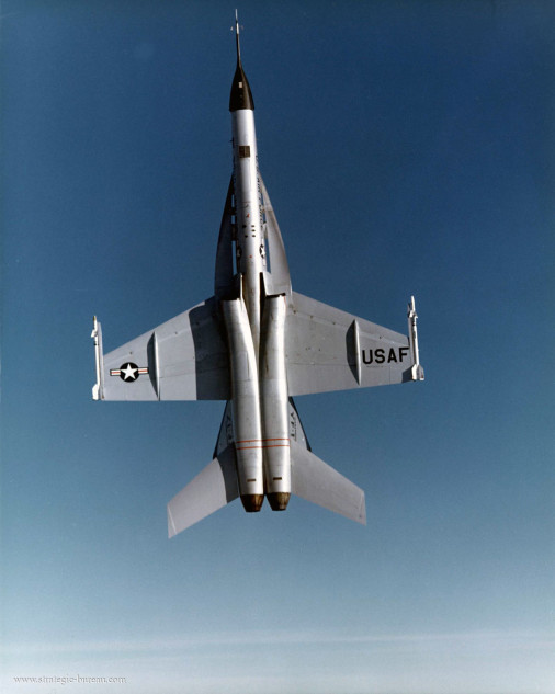 YF-17_Cobra_chasseur_USA_006