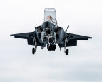 F-35B_UK_atterisage_Queen_Elisabeth_A100B