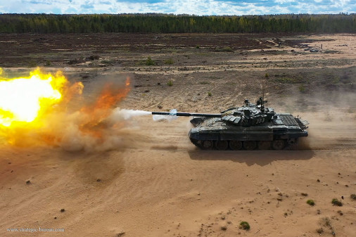 T-72BM_char_Russie_A205_tir_peloton