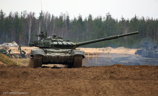 T-72BM_char_Russie_A207_tir_peloton