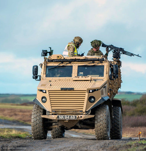 Foxhound_4x4_UK_tir_A101