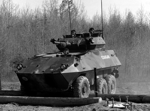 Cougar_AVGP_6x6_Canada_003