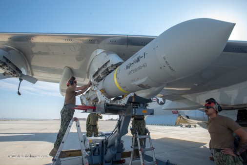 P-8A_Poseidon_avion_patrouille_USA_005_AGM-84_Harpoon