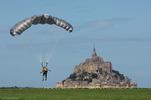 Para_USA_Mont-Saint-Michel_2022_A201