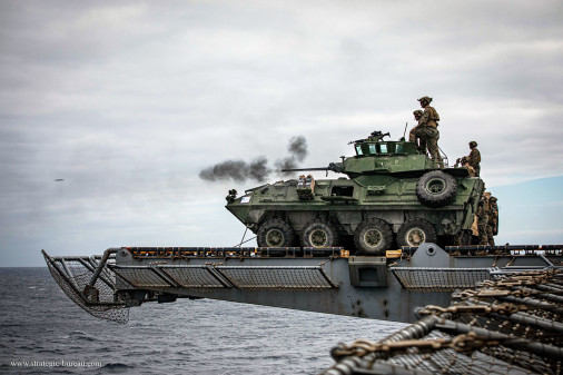 LAV-25_tir_USMC_Kearsarge_A101