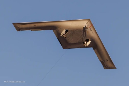 B-21_Raider_bombardier_USA_003_2023