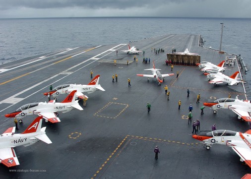 T-45_Goshawk_avion_entrainement_USA_004_USS_Truman_CVN75