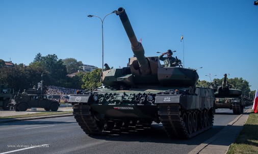 Défilé_militaire_Pologne_2023_A111_Leopard-2PL