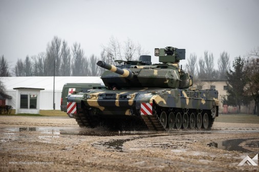 Leopard_2A7HU_char_Hongrie_2023_A102