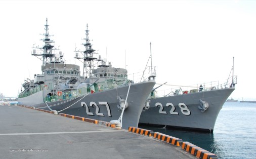 classe_Yubari_destroyer_fregate_Japon_003_Yubari_Yubetsu