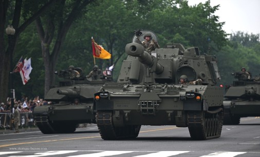 Défilé_militaire_USA_2025_A102_M109_M1_Abrams