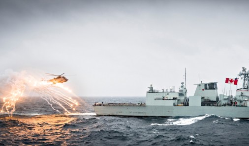 CH-124 Sea King, HMCS Charlottetown (FFH 339). Photo : Canadian Armed Forces